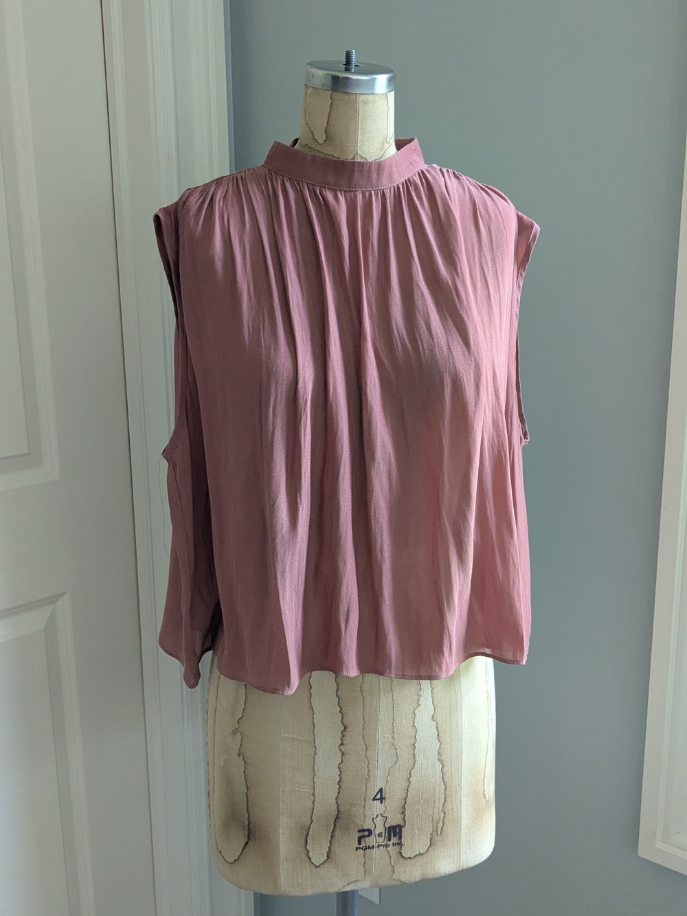 Vintage Forever 21 Sleeveless Mock Neck Blouse in Dusty Rose